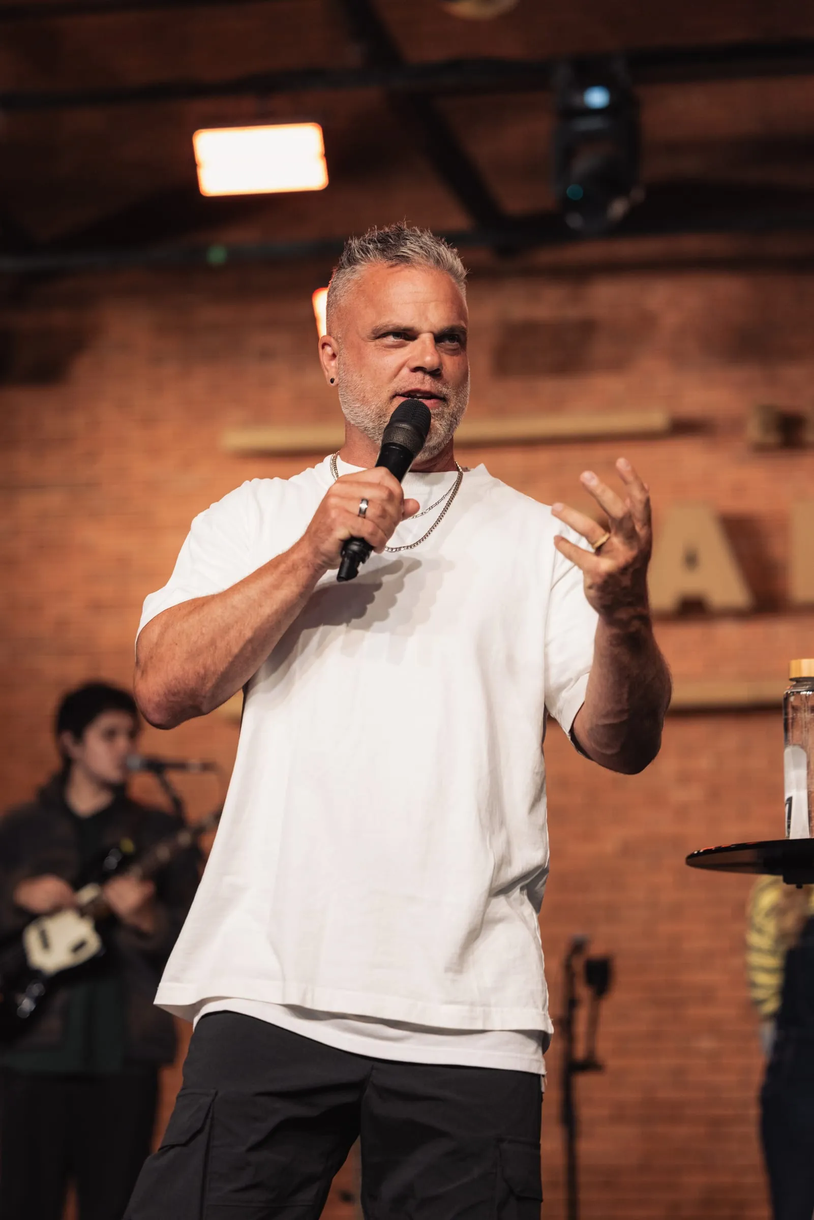 Shawn Gabie teaching in an intimate venue